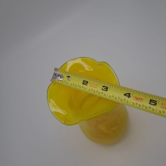 Vintage Yellow Blown Glass Vase With Ruffled Edge - Picture 9 of 10